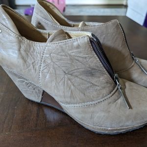 Like new Sergio Tomani booties
